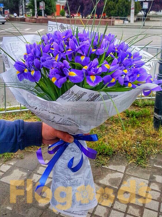 Букет «101 ирис» за 31 682 руб.
